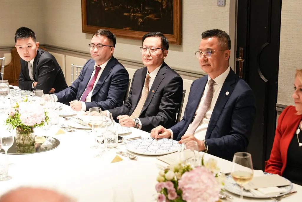 歐中理事會主席和駐西班牙大使為迅鐳激光歐洲銷售中心揭牌/波蘭前總統(tǒng)等前歐首腦被聘為海外發(fā)展顧問(圖7)