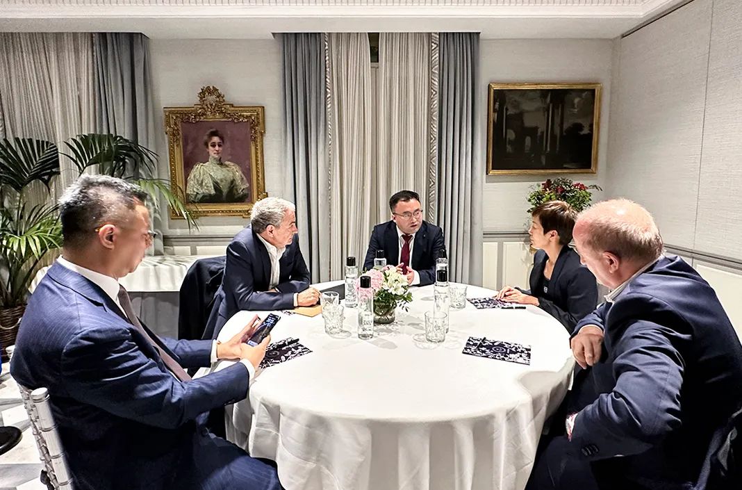 歐中理事會主席和駐西班牙大使為迅鐳激光歐洲銷售中心揭牌/波蘭前總統(tǒng)等前歐首腦被聘為海外發(fā)展顧問(圖6)